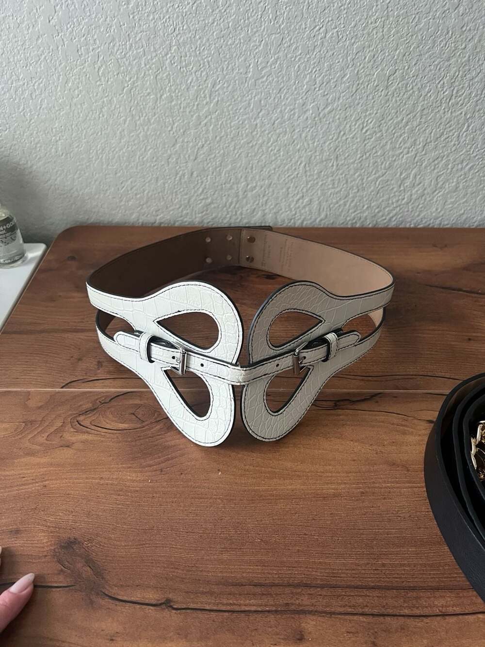 Vintage BCBGMAXAZRIA Waist Belt Size M White Croc Embossed Cutout